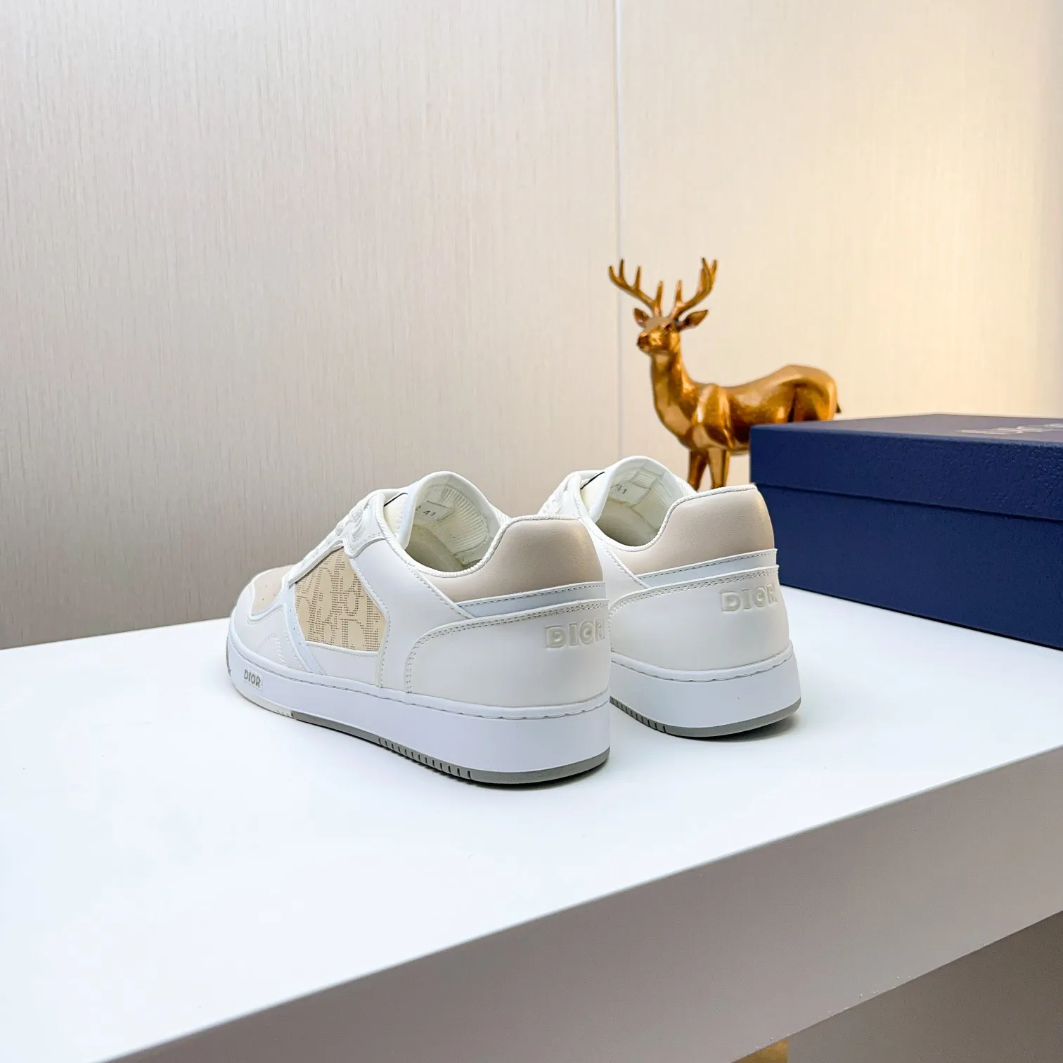 Men's Men's Shoes 💰400 [New] 🦩🦩Dior - Low-top sneakers 2025 spring men's collection new arrivals [Celebrate][Celebrate][Celebrate], reinterpret the basketball shoe design and become a classic Dior item [Strong][Strong][Strong], crafted in black and cream white smooth cowhide with beige suede, leather display on the side The CD logo, tongue, sole and back side are decorated with various distinctive details to enhance the style[666][666], while eyelet details, topstitching and rubber panels highlight the dynamic charm of its athletic style[strong][strong][strong]. It has a two-color rubber sole, which can be matched with various clothing to create a refined look. Size: 38 to 44 (45 can be customized